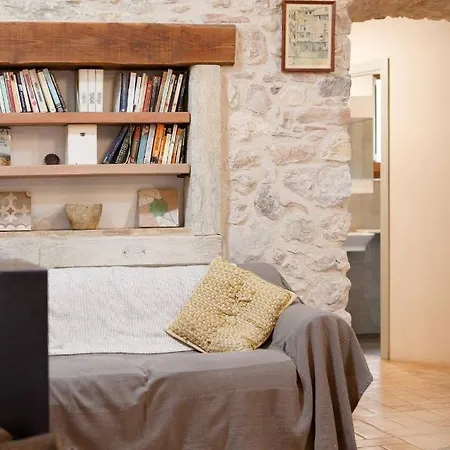 Feliu, Masia Stone House, And Ground-floor Apartment, Sant Daniel-girona